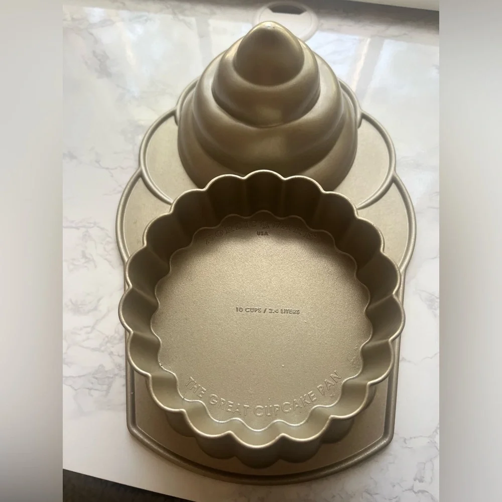 Williams Sonoma / Nordic Ware /Heavy /Great Cupcake Cake Pan /10 Cup Mold​​